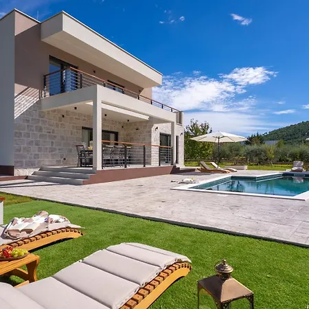 New! Stylish 4-bedroom Agrosa With 30 M2 Private Pool, Hydromassage, Finnish Sauna And Fun Zone Villa *