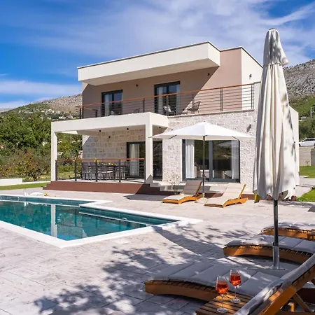 New! Stylish 4-bedroom Agrosa With 30 M2 Private Pool, Hydromassage, Finnish Sauna And Fun Zone Villa *