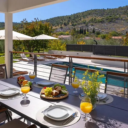 New! Stylish 4-bedroom Agrosa With 30 M2 Private Pool, Hydromassage, Finnish Sauna And Fun Zone Villa