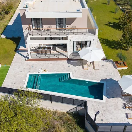 Villa New! Stylish 4-bedroom Agrosa With 30 M2 Private Pool, Hydromassage, Finnish Sauna And Fun Zone