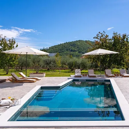 New! Stylish 4-bedroom Agrosa With 30 M2 Private Pool, Hydromassage, Finnish Sauna And Fun Zone