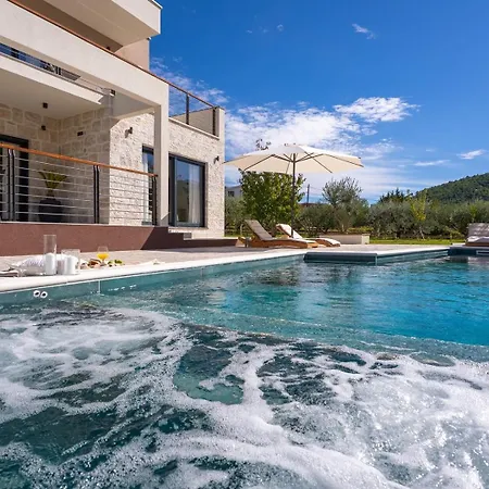 New! Stylish 4-bedroom Agrosa With 30 M2 Private Pool, Hydromassage, Finnish Sauna And Fun Zone Villa