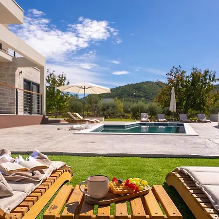 New! Stylish 4-bedroom Agrosa With 30 M2 Private Pool, Hydromassage, Finnish Sauna And Fun Zone Villa Srinjine