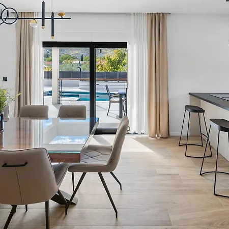New! Stylish 4-bedroom Agrosa With 30 M2 Private Pool, Hydromassage, Finnish Sauna And Fun Zone *