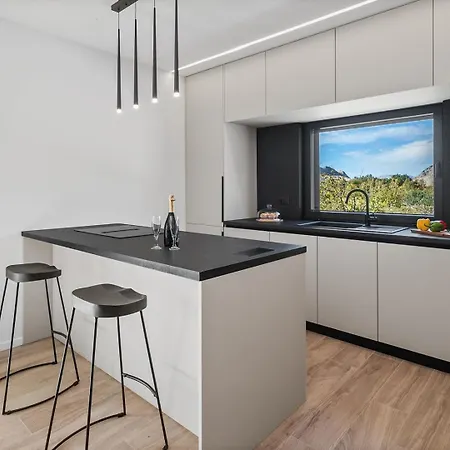 New! Stylish 4-bedroom Agrosa With 30 M2 Private Pool, Hydromassage, Finnish Sauna And Fun Zone