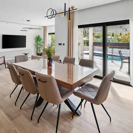 Villa New! Stylish 4-bedroom Agrosa With 30 M2 Private Pool, Hydromassage, Finnish Sauna And Fun Zone