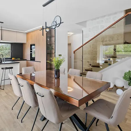 New! Stylish 4-bedroom Agrosa With 30 M2 Private Pool, Hydromassage, Finnish Sauna And Fun Zone Villa Srinjine