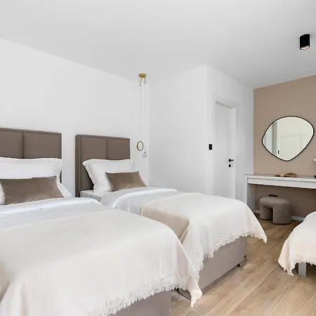 New! Stylish 4-bedroom Agrosa With 30 M2 Private Pool, Hydromassage, Finnish Sauna And Fun Zone * Srinjine