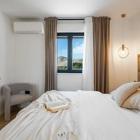 New! Stylish 4-bedroom Agrosa With 30 M2 Private Pool, Hydromassage, Finnish Sauna And Fun Zone Srinjine
