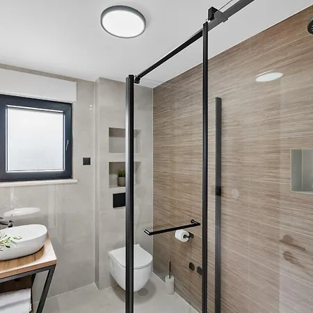 Villa New! Stylish 4-bedroom Agrosa With 30 M2 Private Pool, Hydromassage, Finnish Sauna And Fun Zone