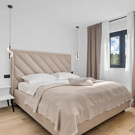 New! Stylish 4-bedroom Agrosa With 30 M2 Private Pool, Hydromassage, Finnish Sauna And Fun Zone * Srinjine