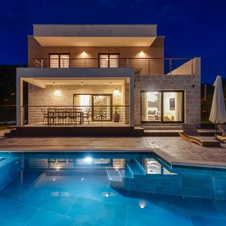 New! Stylish 4-bedroom Agrosa With 30 M2 Private Pool, Hydromassage, Finnish Sauna And Fun Zone *
