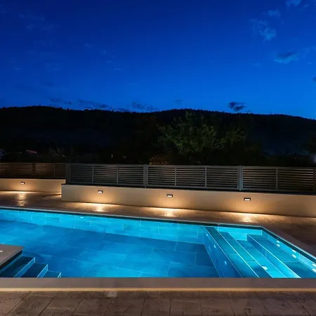 New! Stylish 4-bedroom Agrosa With 30 M2 Private Pool, Hydromassage, Finnish Sauna And Fun Zone Srinjine