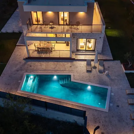 New! Stylish 4-bedroom Agrosa With 30 M2 Private Pool, Hydromassage, Finnish Sauna And Fun Zone Villa