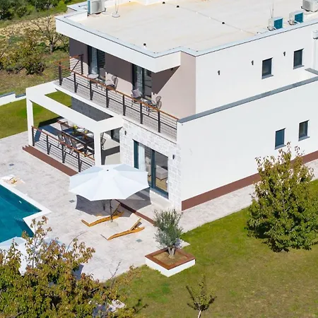 Villa New! Stylish 4-bedroom Agrosa With 30 M2 Private Pool, Hydromassage, Finnish Sauna And Fun Zone